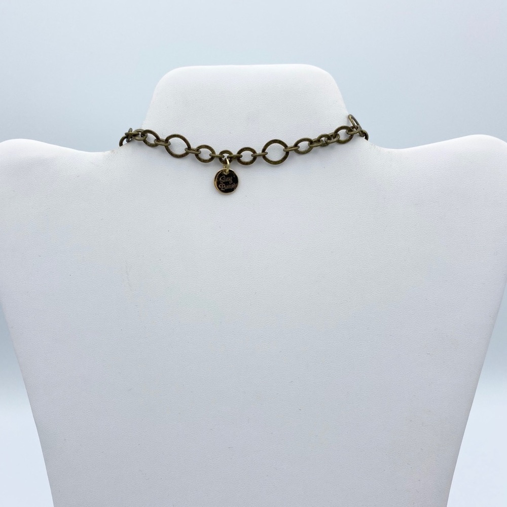 Smug Beauty Antiqued Gold Tone Rhinestone Necklace - Picture 10 of 13